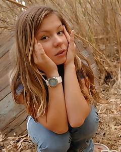 Emily18.com free preview picture